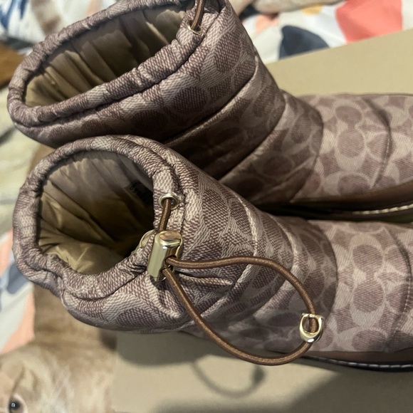 Size 8 - Picture 4 of 10